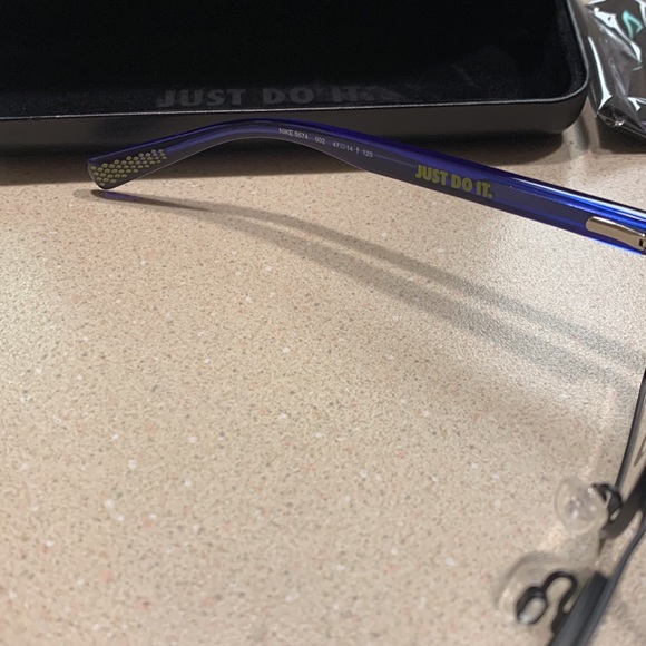 NIKE BOYS EYEGLASS FRAMES with Case - Picture 7 of 11